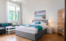 Brilliant 2Br Apt. Near Akh-Hospital